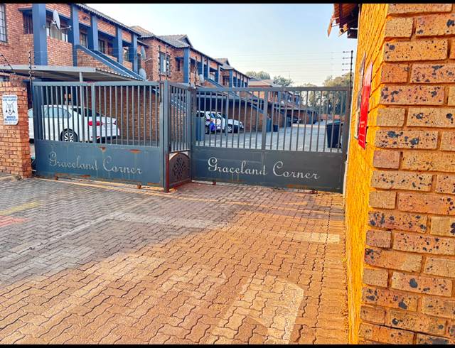 2 BEDROOM TOWNHOUSE FOR SALE IN ELSPARK